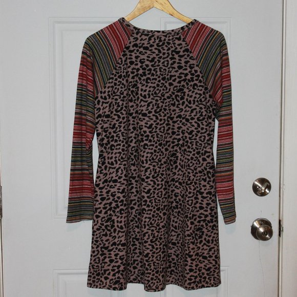 Limited Time Sale: Soft Knit Leopard Long Sleeve Arm Striped Dress Size Small - Picture 8 of 10